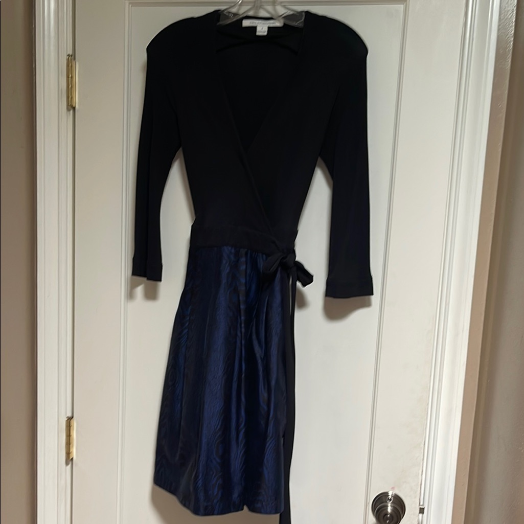 Dvfelegant Black And Blue Wrap Dress